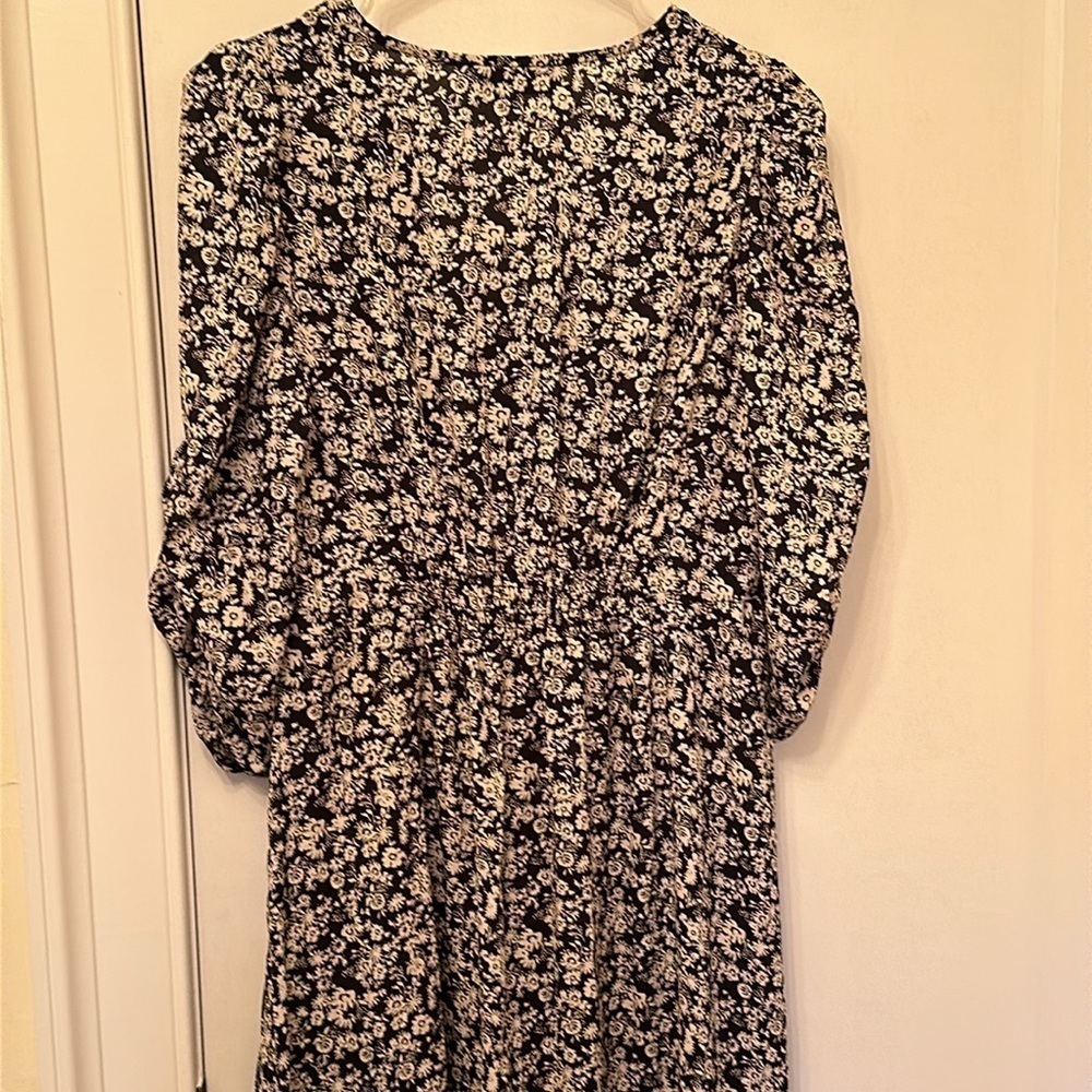 EMMA AND MICHELE 3/4 sleeve dress with slit! - Picture 8 of 9